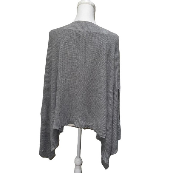 Lululemon - Forward Flow Poncho, in light gray, O/S, EUC, Cashmere blend - Picture 5 of 11